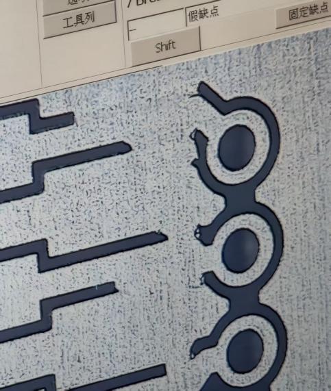 AOI image used to investigate short-circuit defects linked to physical scratching